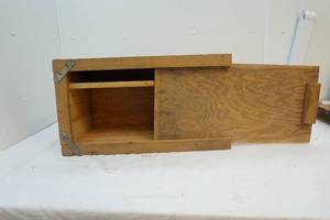 lot 125 image: Wood box
