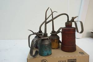 lot 132 image: Oil squirt cans
