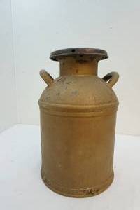 lot 135 image: Vintage milk can