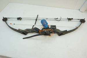 lot 147 image: Compound bow