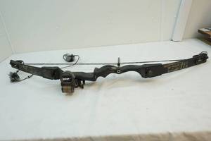 lot 148 image: Compound bow