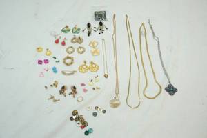 lot 164 image: Jewelry