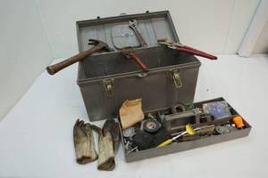 lot 173 image: Toolbox, tools