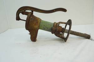 lot 177 image: Vintage well pump