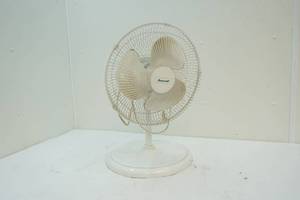 lot 178 image: Oscillating fan