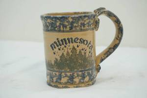 lot 200 image: Robinson Ransbottom spongeware stoneware mug