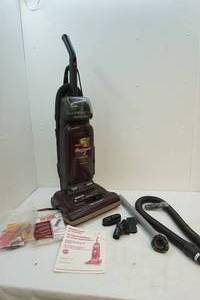 lot 228 image: Hoover wind tunnel vaccum