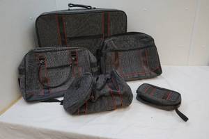 lot 236 image: luggage set