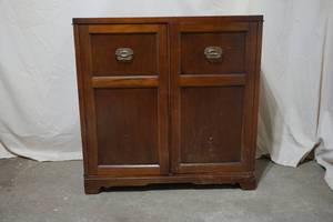 lot 241 image: Vintage Philco phonograph