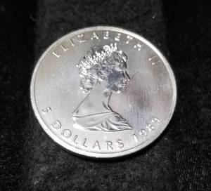 1989 CANADA $5 MAPLE LEAF 1 TROY OZ .9999 FINE SILVER