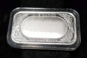 1 TROY OZ. .999 FINE SILVER BAR US FLAG DESIGN IN AIRTITE