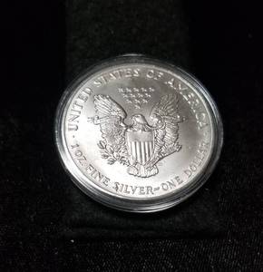1993 AMERICAN SILVER EAGLE 1 TROY OZ. .999 FINE SILVER IN AIRTITE