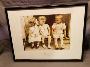 lot 3 image: 3 Kids on the Step, il bacio, 1947