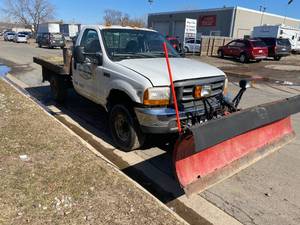2000 Ford F-350 XL V8 Plow Truck