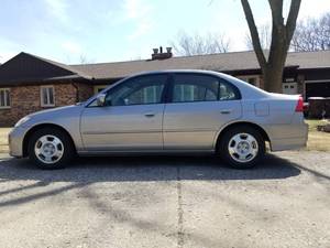 lot 2 image: 2004 Honda Civic Hybrid  WNewer Drive Battery