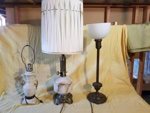 lot 61 image: 3 Antique and Vintage Table Lamps