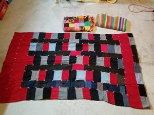 lot 69 image: Vintage Quilt and Afghans