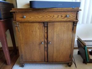 lot 48 image: Antique Cabinet