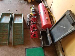 lot 55 image: Car Maintenance Items