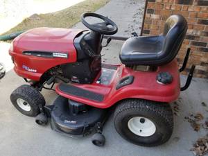 lot 57 image: Craftstman 42 Riding Lawn Tractor
