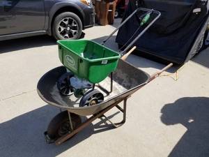 lot 59 image: WheelbarrowSpreader