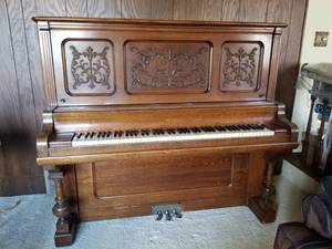 lot 5 image: Antique Piano
