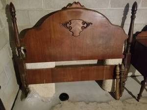 lot 11 image: Antique Headboard