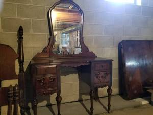 lot 12 image: Antique Vanity