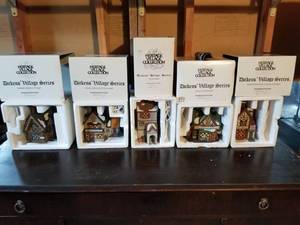 lot 16 image: Dept. 56