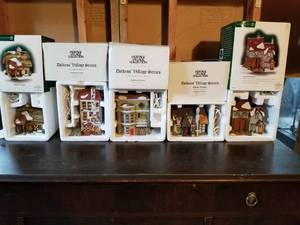 lot 18 image: Dept. 56