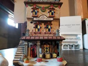 lot 22 image: Dept. 56