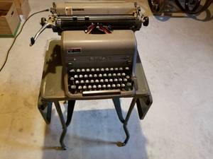 lot 29 image: Vintage Typewriter & Table Set