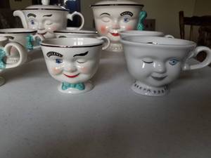 lot 78 image: Baileys Collectable Cups With Faces