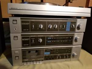 lot 36 image: Vintage Sanyo Stereo