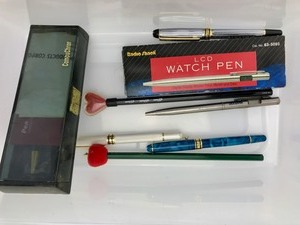 lot 25 image: Vintage - Various Pens