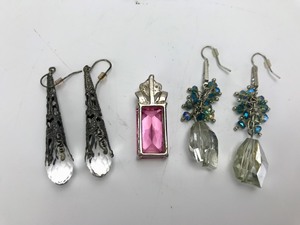 lot 42 image: Vintage - Stunning Earrings and Pendant