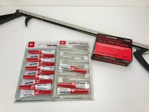 lot 55 image: Super Glue  14 Wire Staples  Reacher