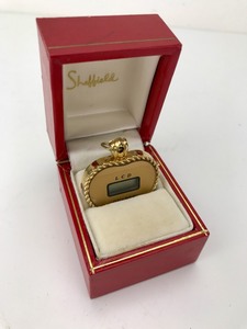 lot 73 image: Vintage - LCD Quartz Heart Pendant  Case
