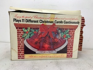 lot 84 image: Vintage - Holiday Musical Lighted 3-Bell