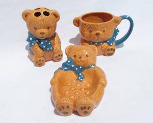 lot 55 image: Case of 6 New Ceramic Teddy Bear Bathroom Toothbrush Holder, Mug and Soap Dish Sets