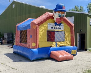 lot 94 image: Enclosed Bouncy House with Roof