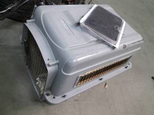 Petmate Sky Kennel for a small to m...