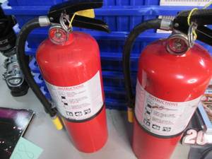 Lot of 2 fire extingushers...