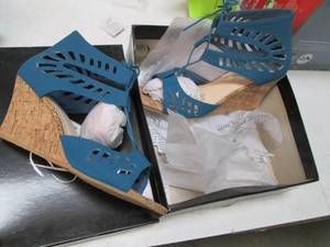 Womens Beacon Dress Shoes size 12M...