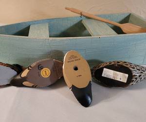 lot 101 image: Duck & Boat Decorative Items