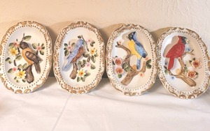 lot 104 image: Bird decor