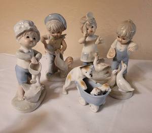 lot 106 image: Porcelain Figures and Music Box