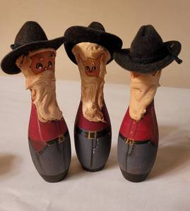 lot 115 image: Assorted Cowboy and Holiday items