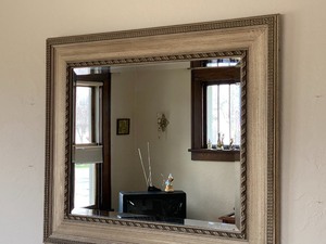 lot 31 image: Decorative Wall Mirror