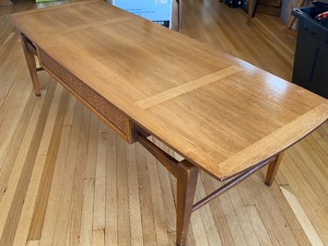 lot 1 image: Beautiful Mid Century LANE Coffee Table